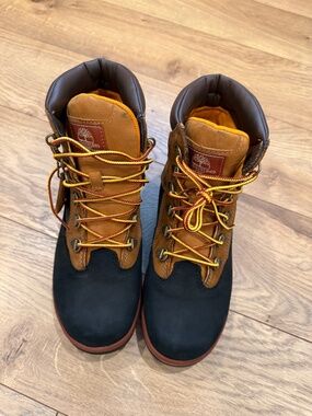 Big Kids size 7 timberlands x jimmy jazz